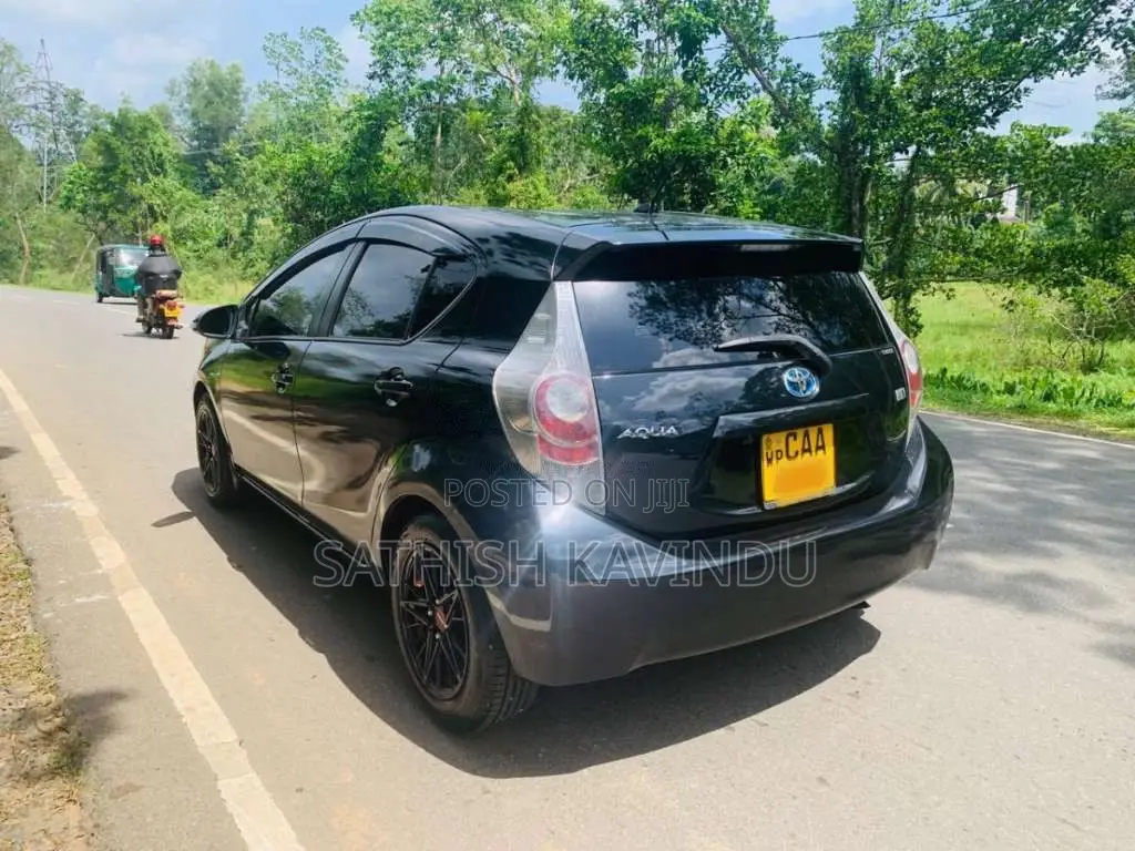 Toyota Aqua 2012 Car (Used)