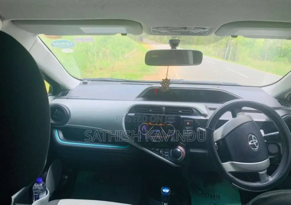 Toyota Aqua 2012 Car (Used)