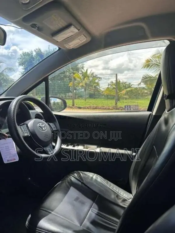 Toyota Vitz 2015 Car (Used)
