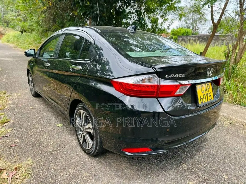 Honda Grace 2014 Car (Used)