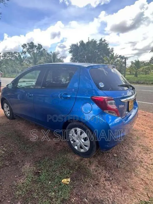 Toyota Vitz 2015 Car (Used)
