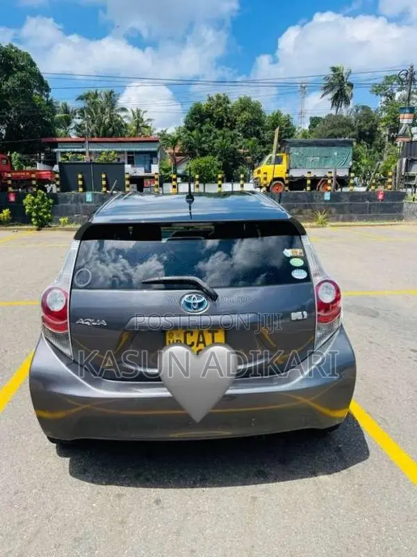 Toyota Aqua 2014 Car (Used)