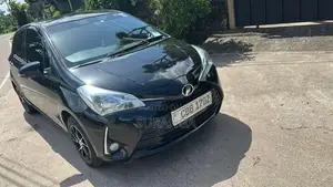 Toyota Vitz 2017 Car (Used)
