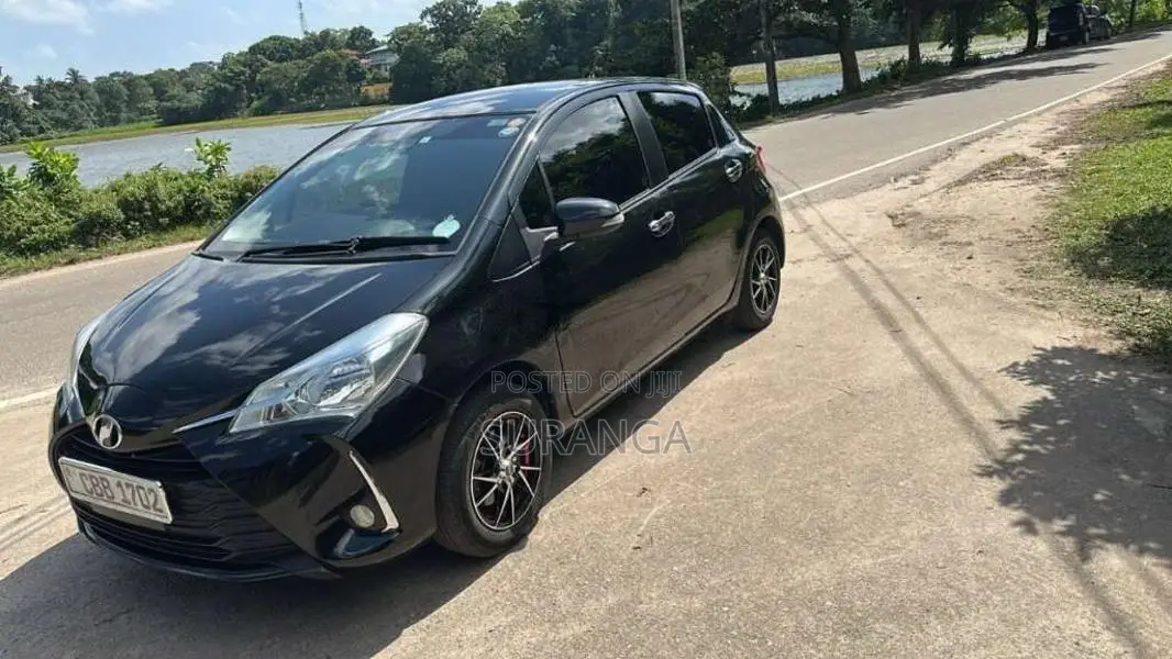 Toyota Vitz 2017 Car (Used)