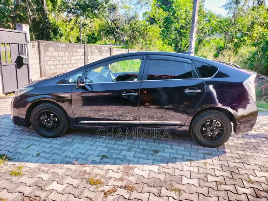 Toyota Prius 2012 Car (Used)