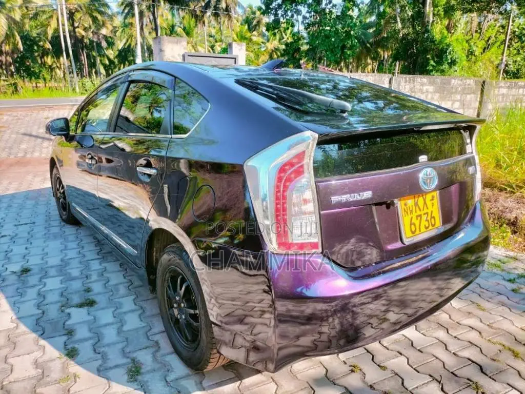 Toyota Prius 2012 Car (Used)