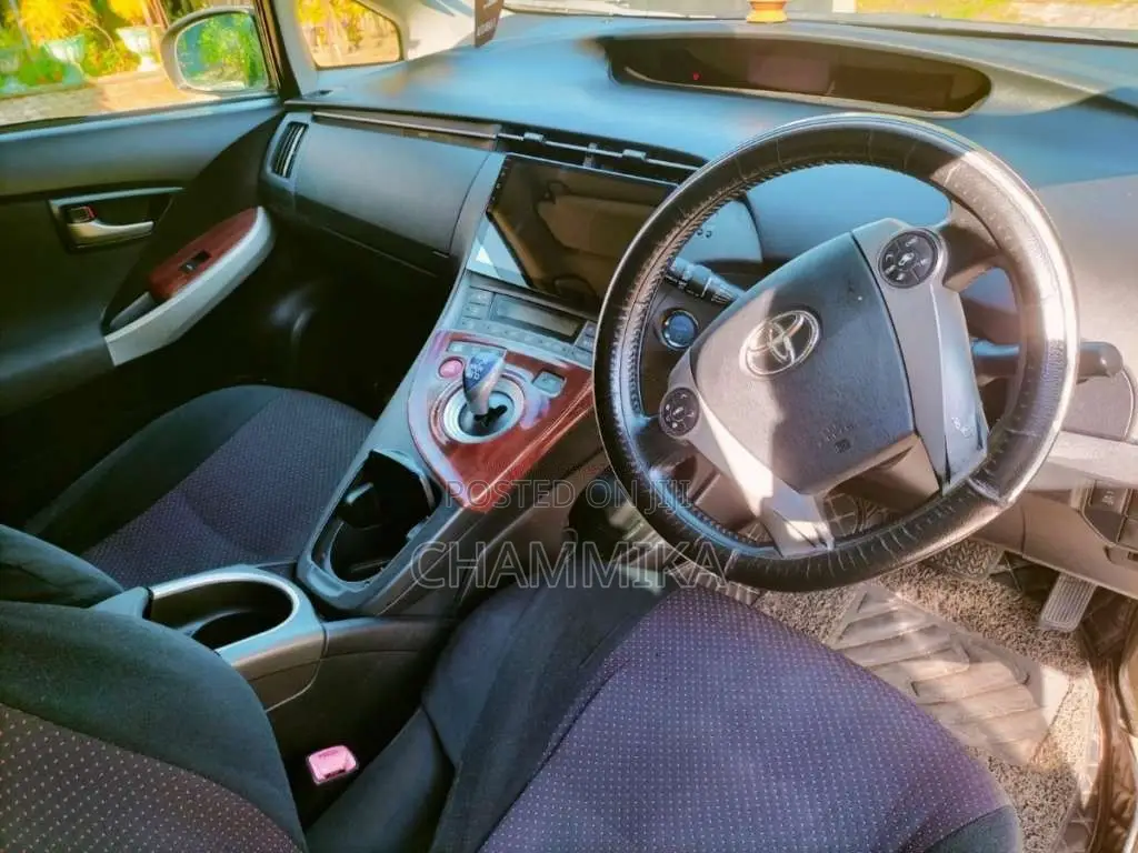 Toyota Prius 2012 Car (Used)
