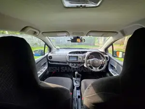 Toyota Vitz 2016 Car (Used)
