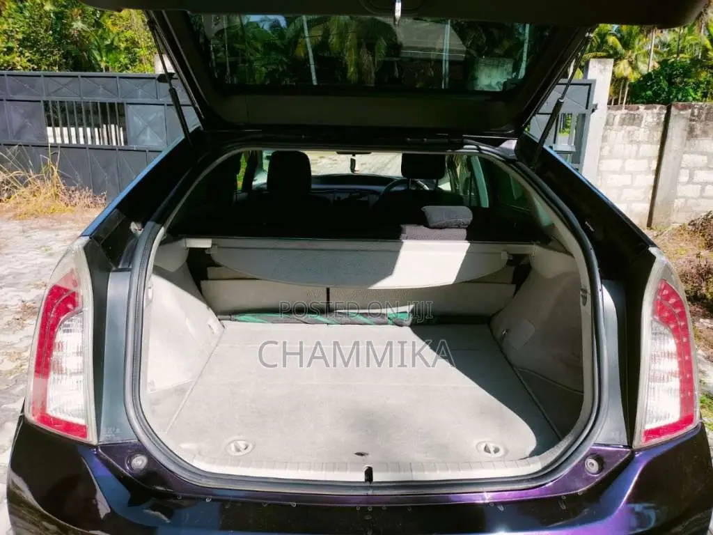 Toyota Prius 2012 Car (Used)