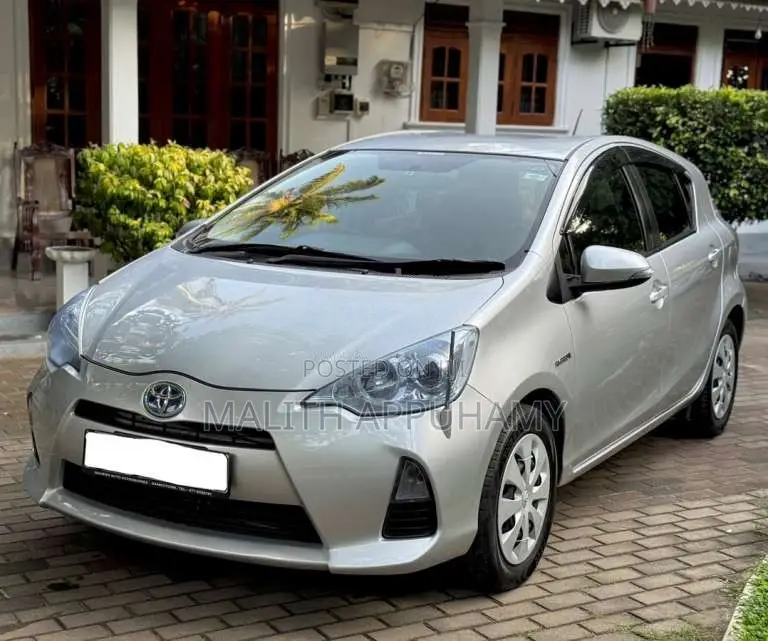 Toyota Aqua 2013 Car (Used)