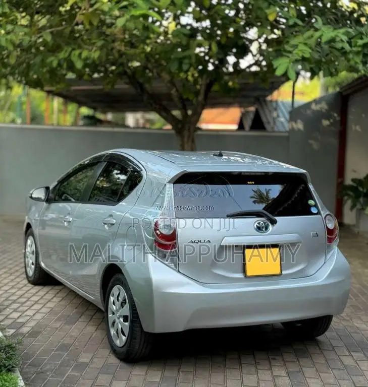 Toyota Aqua 2013 Car (Used)
