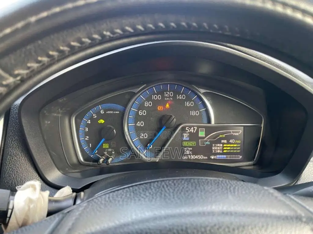 Toyota Axio 2014 Car (Used)