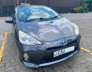 Toyota Aqua 2014 Car (Used)