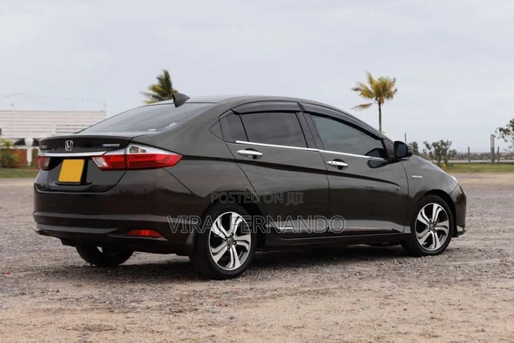 Honda Grace 2015 Car (Used)