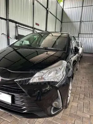 Toyota Vitz 2017 Car (Used)