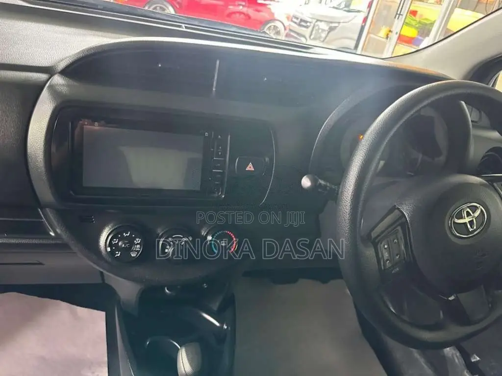 Toyota Vitz 2017 Car (Used)