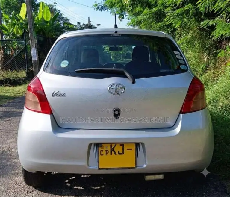 Toyota Vitz 2007 Car (Used)