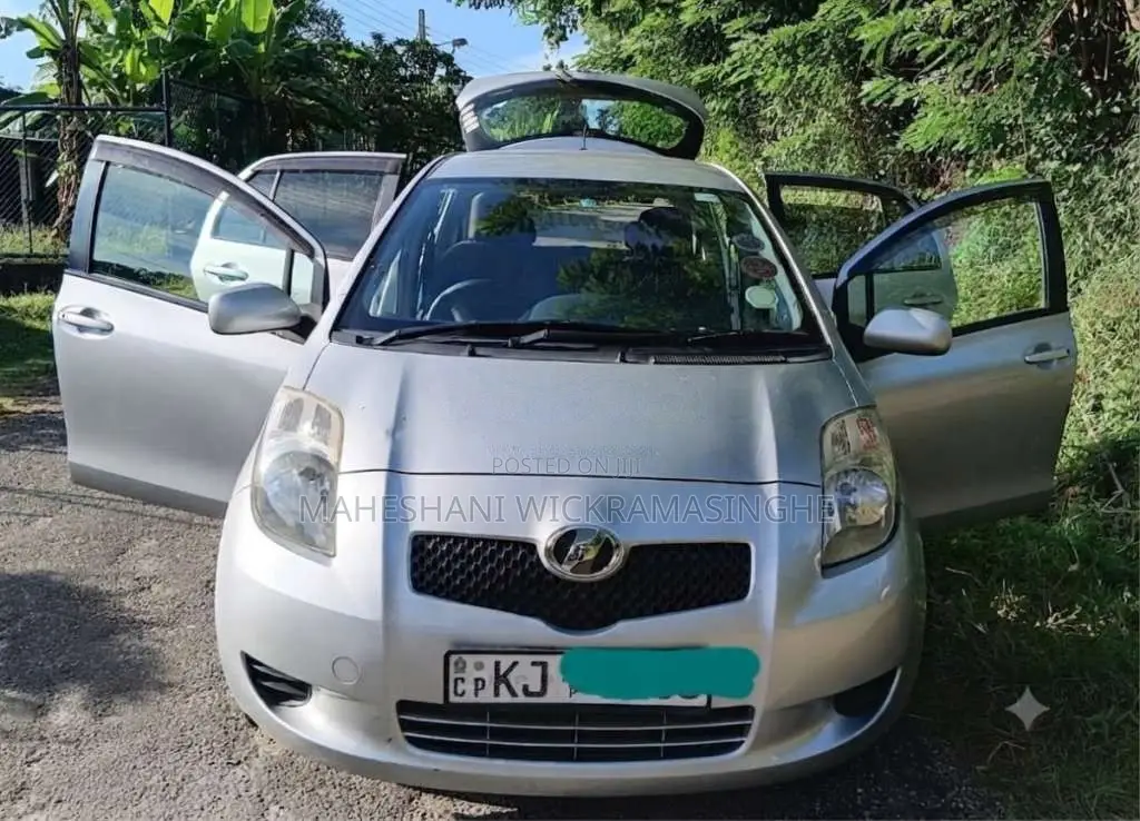 Toyota Vitz 2007 Car (Used)