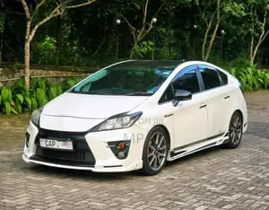 Toyota Prius 2013 Car (Used)