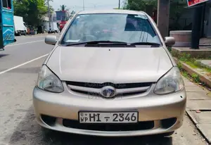Toyota Platz 2004 Car (Used)