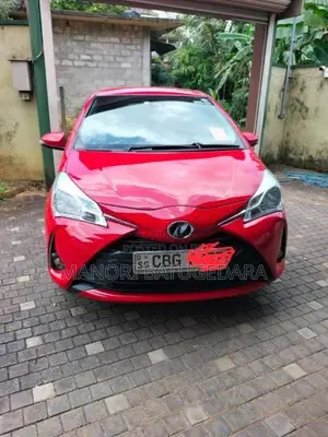 Toyota Vitz 2018 Car (Used)