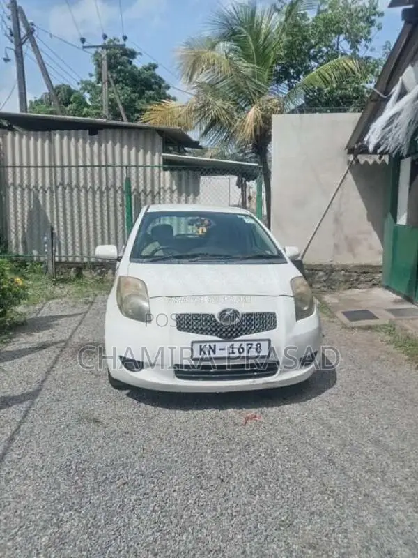 Toyota Vitz 2007 Car (Used)