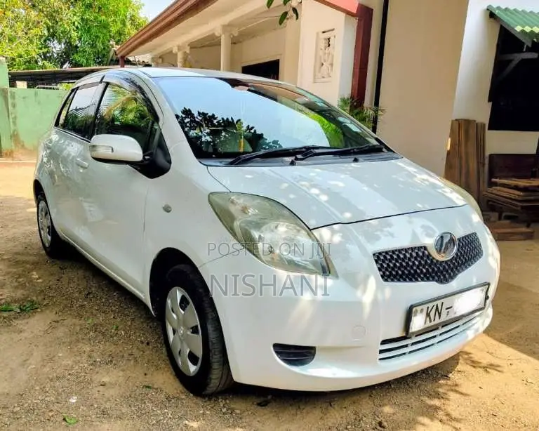 Toyota Vitz 2008 Car (Used)