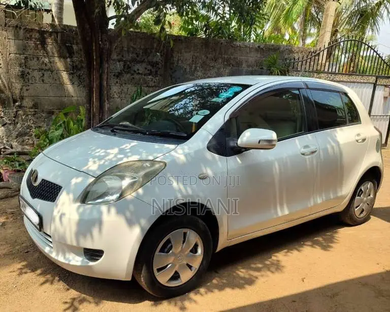Toyota Vitz 2008 Car (Used)