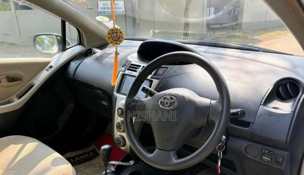 Toyota Vitz 2008 Car (Used)