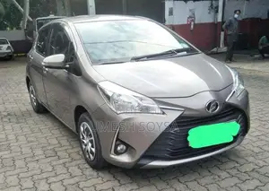 Toyota Vitz 2017 Car (Used)