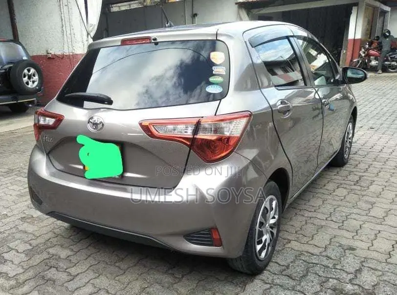 Toyota Vitz 2017 Car (Used)