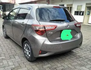 Toyota Vitz 2017 Car (Used)