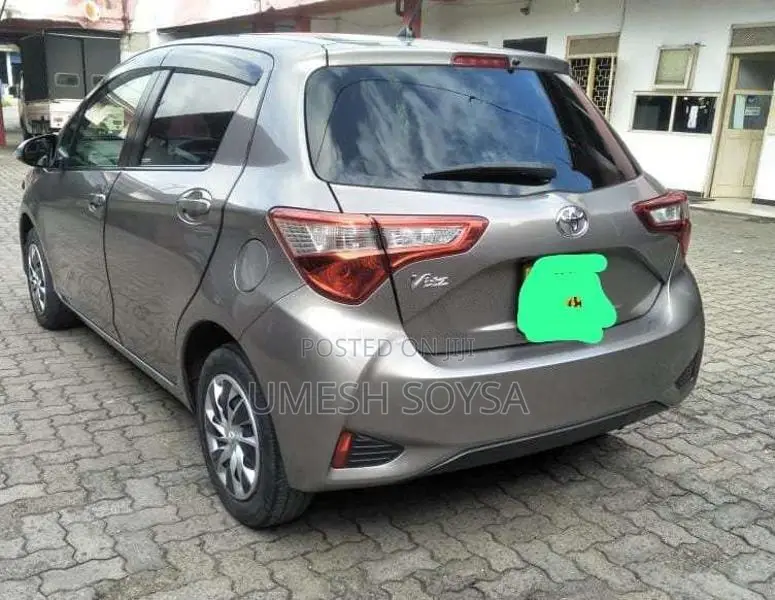 Toyota Vitz 2017 Car (Used)