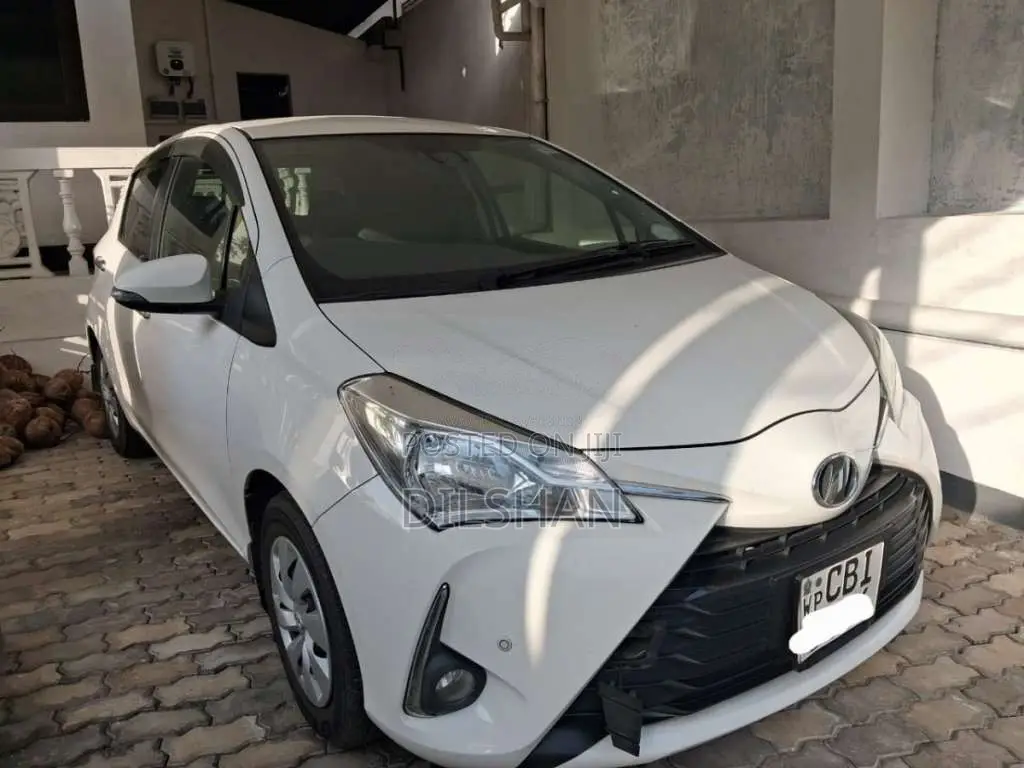 Toyota Vitz 2018 Car (Used)