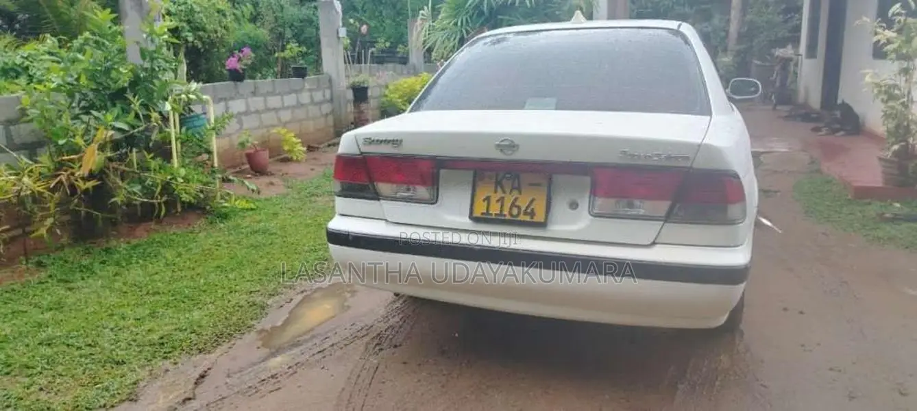 Nissan Ex Saloon 2001 Car (Used)