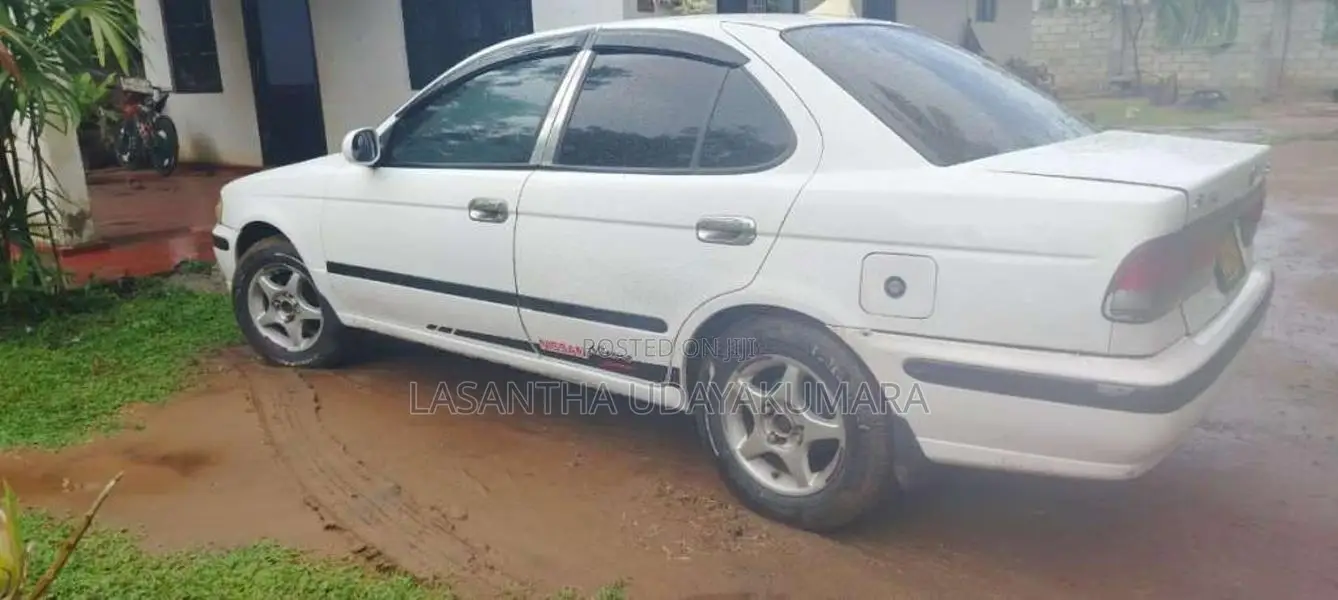 Nissan Ex Saloon 2001 Car (Used)