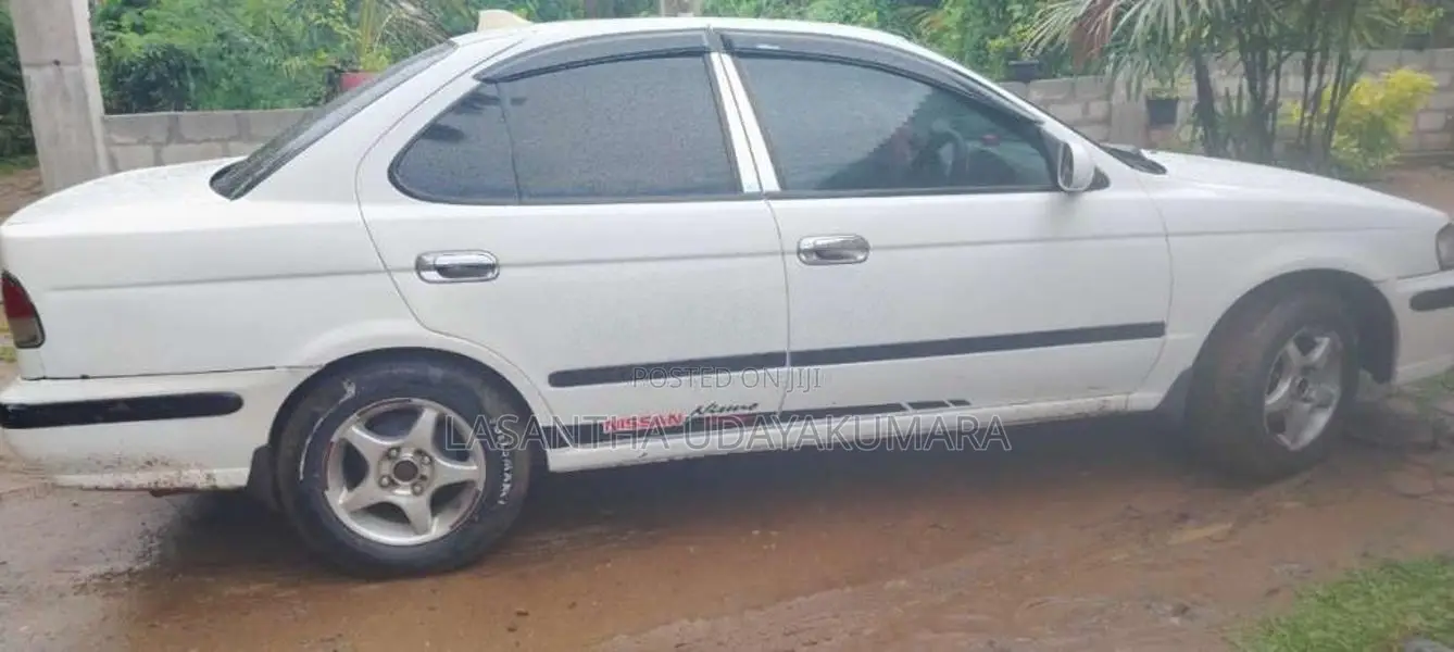 Nissan Ex Saloon 2001 Car (Used)