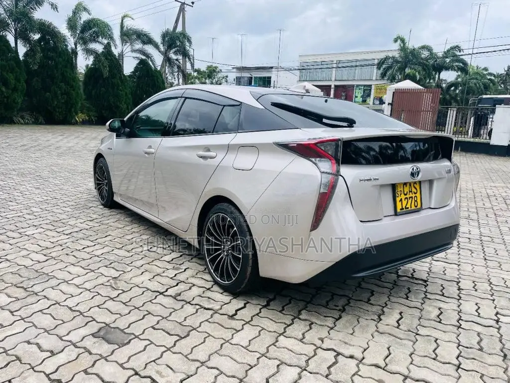 Toyota Prius 2016 Car (Used)
