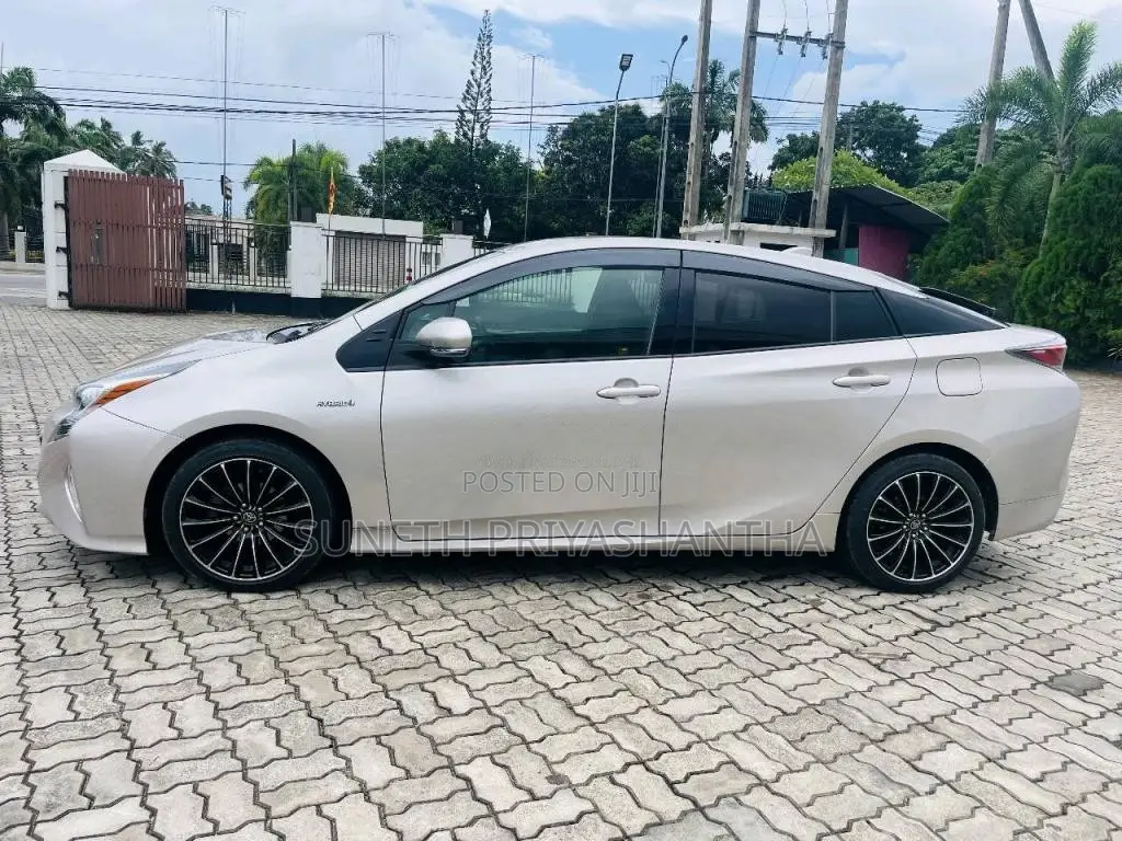 Toyota Prius 2016 Car (Used)