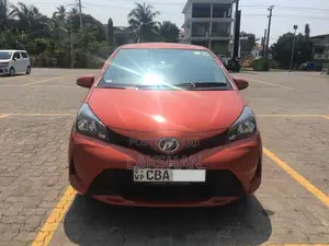 Toyota Vitz 2016 Car (Used)