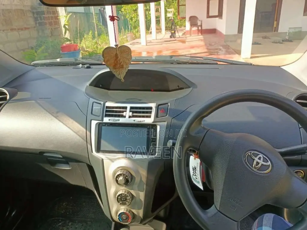 Toyota Vitz 2007 Car (Used)