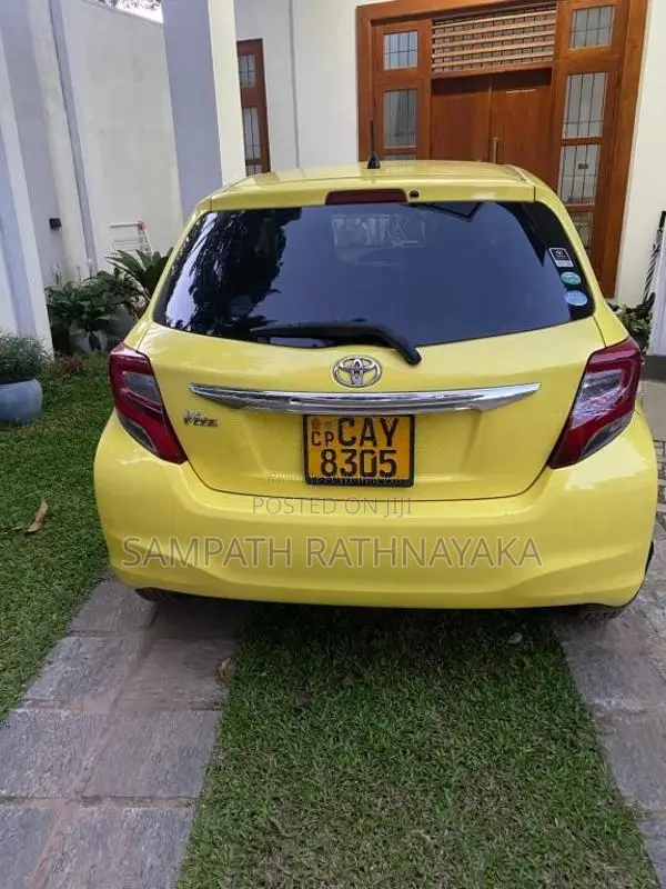 Toyota Vitz 2015 Car (Used)