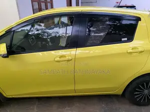 Toyota Vitz 2015 Car (Used)
