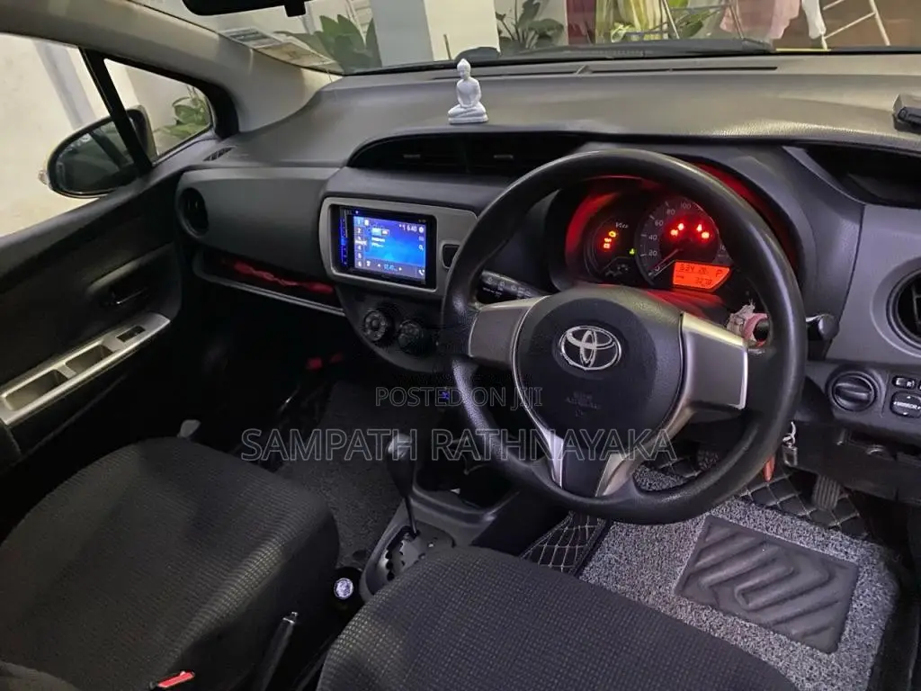 Toyota Vitz 2015 Car (Used)