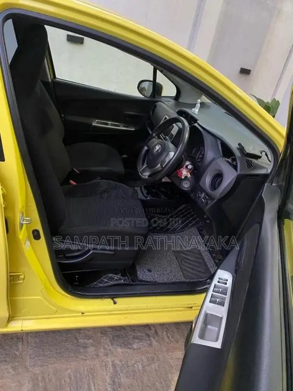 Toyota Vitz 2015 Car (Used)