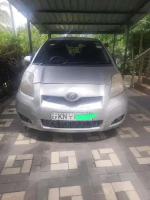Toyota Vitz 2008 Car (Used)