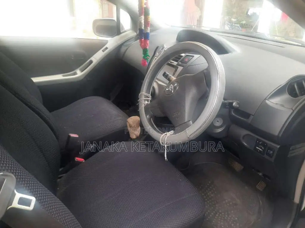 Toyota Vitz 2008 Car (Used)