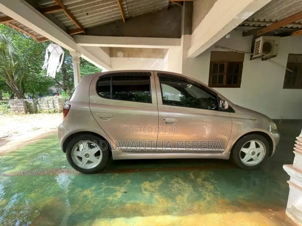 Toyota Vitz 2003 Car (Used)
