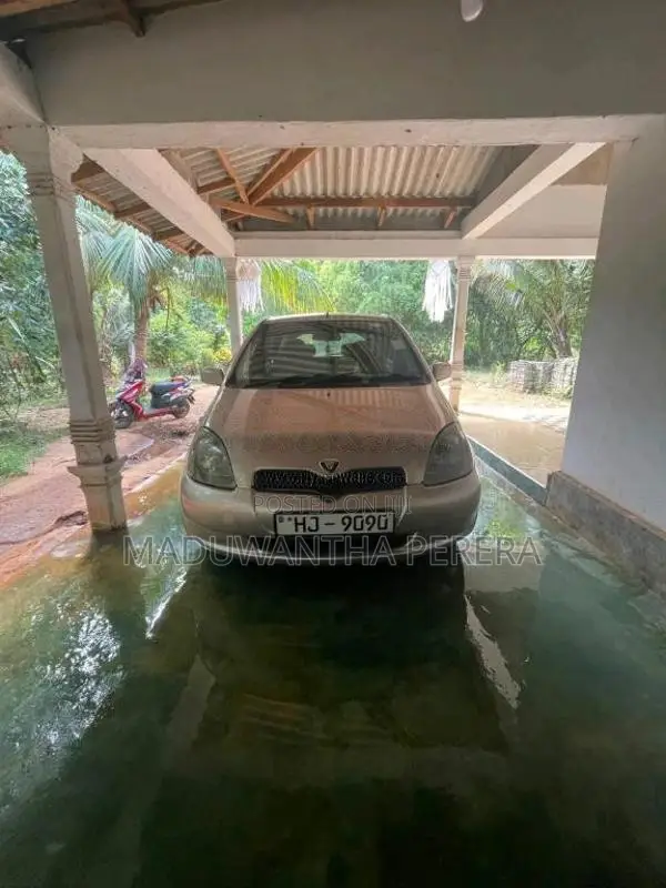 Toyota Vitz 2003 Car (Used)
