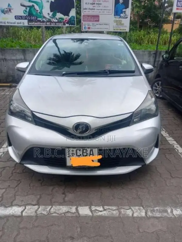Toyota Vitz 2015 Car (Used)